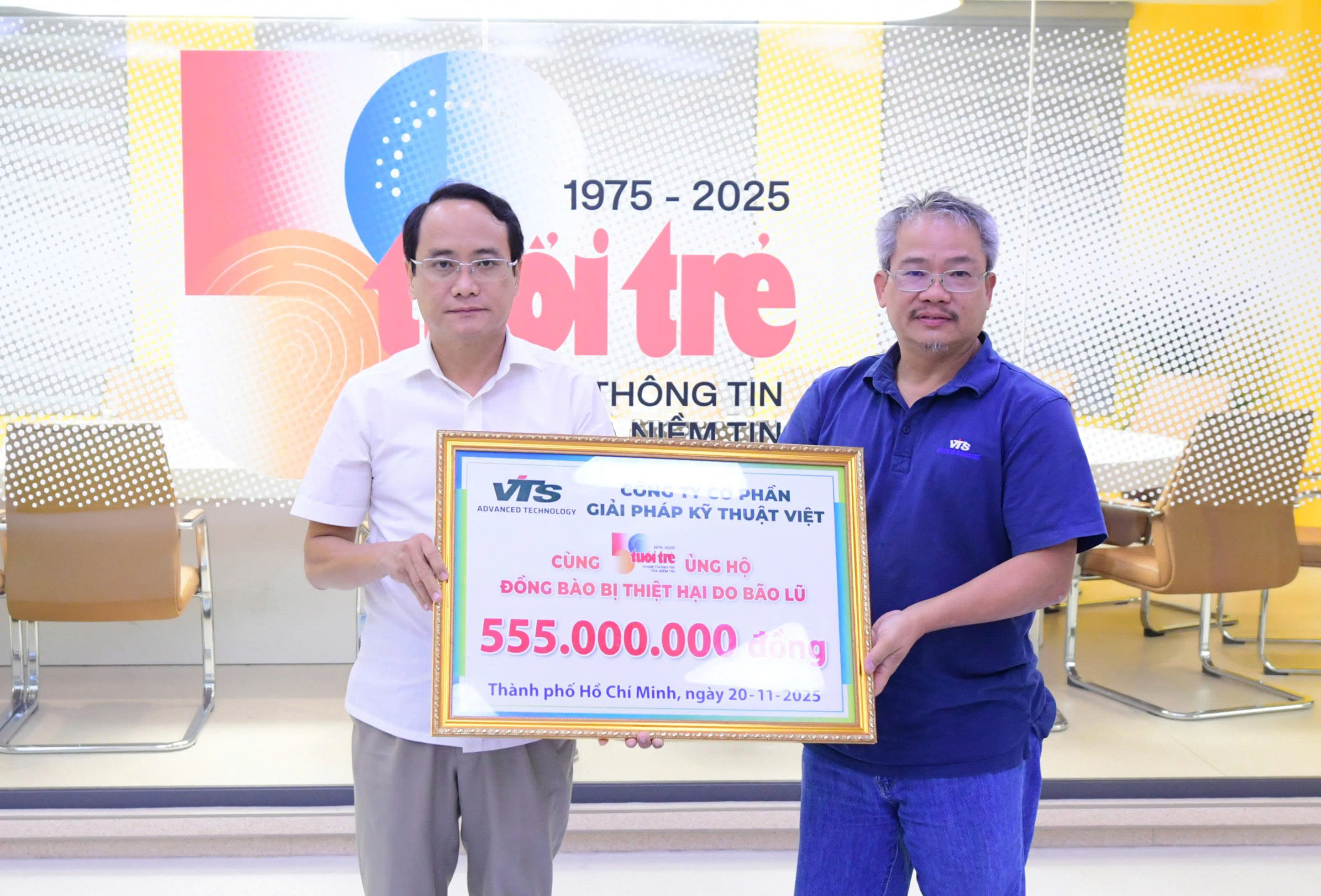 Công Ty Cổ Phần Giải Pháp Kỹ Thuật Việt Quyên Góp 555 Triệu Đồng Ủng Hộ Bà Con Vùng Lũ.